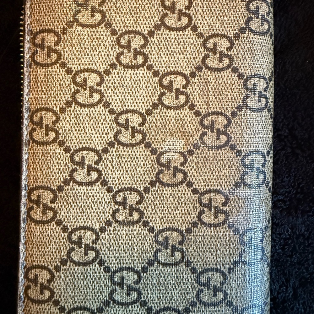 Gucci Tan and Black Monogram Wallet